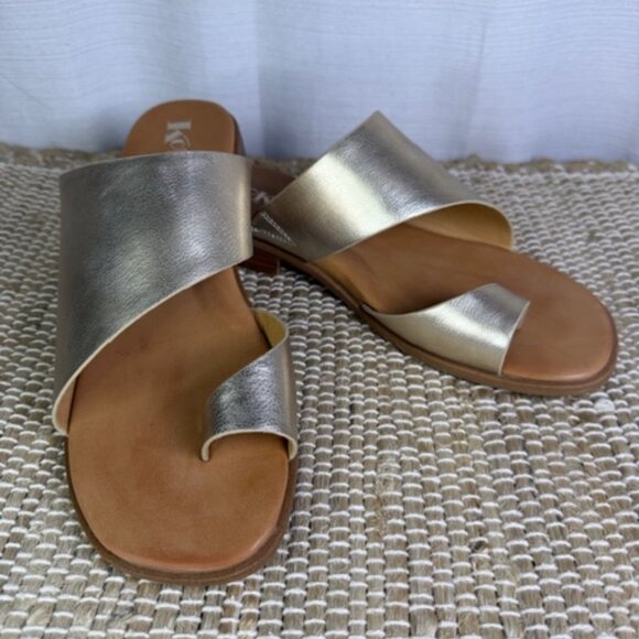 KORKS Shoes - Korks Champagne Gold Sareen Toe Loop Sandals, Size 9M